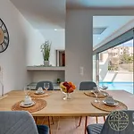 度假居 Rvg Luxury With Private Pools In *