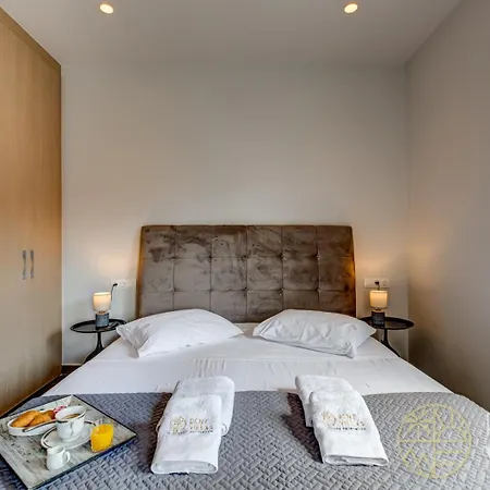 Rvg Luxury With Private Pools In Hébergement de vacances *