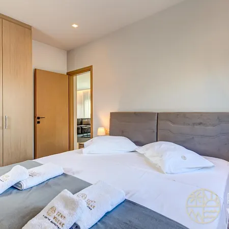 Rvg Luxury With Private Pools In Vakantiehuis *